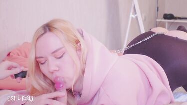 Блондинка выдавливает кончу из прожаренной братом жопы