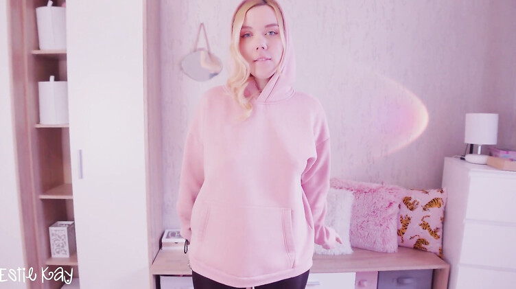 Блондинка выдавливает кончу из прожаренной братом жопы