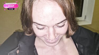 Провел домой и засадил в глотку девушке в подъезде