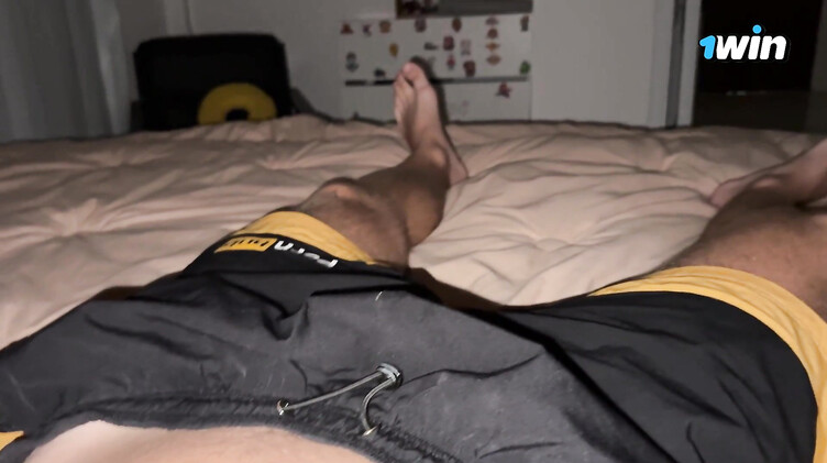 Нимфоманка разводит на измену мужа сестры, пока та в командировке