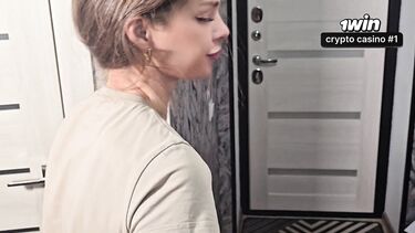 Измена жене быстрым перепихоном с рукожопой курьершей