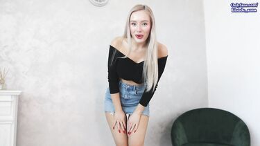 Мачеха помогает онанисту дрочкой сиськами и минетом