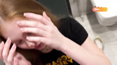 Отодрал сводную сестру в туалете перед свиданием с подругой