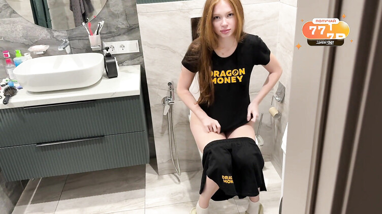 Lizzy W: Отодрал сводную сестру в туалете перед свиданием с подругой