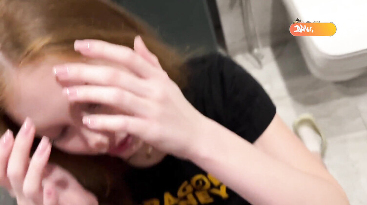 Отодрал сводную сестру в туалете перед свиданием с подругой