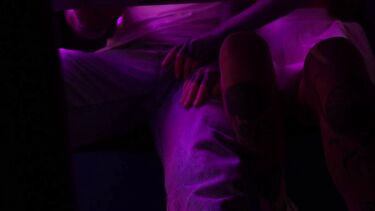 В туалете: Петтинг за столом ночного клуба и перепихон в параше