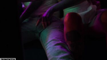 Петтинг за столом ночного клуба и перепихон в параше