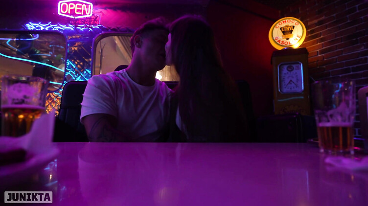 Пирсинг: Петтинг за столом ночного клуба и перепихон в параше