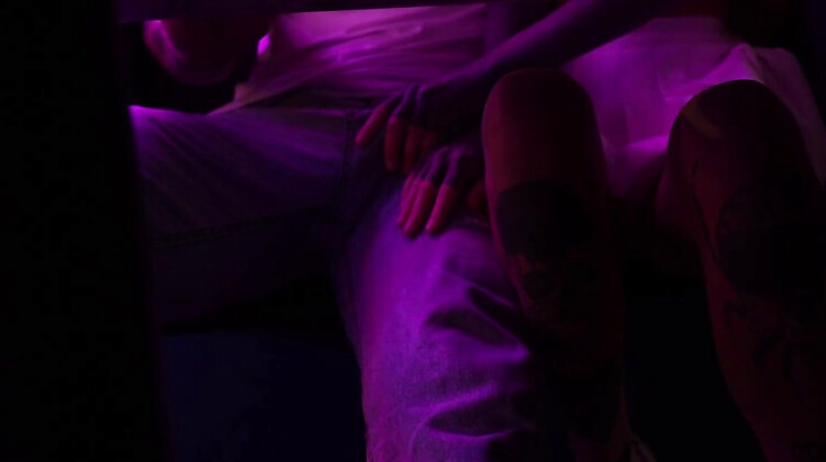 Петтинг за столом ночного клуба и перепихон в параше