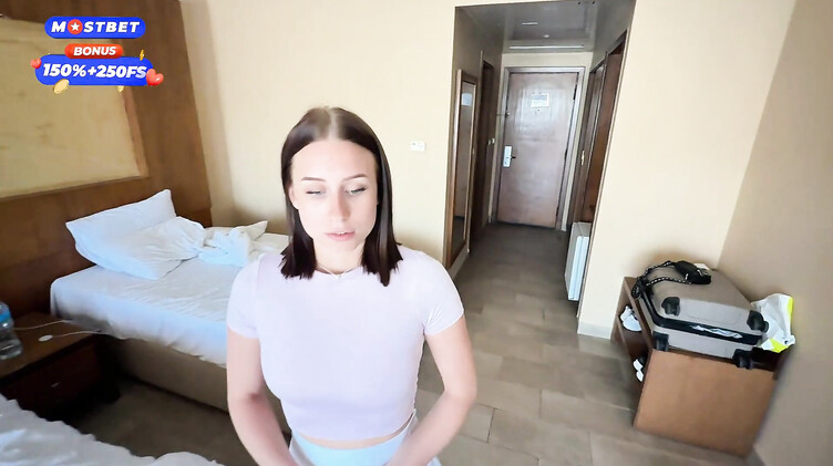 Выебал администратора отеля, угрожая плохим отзывом