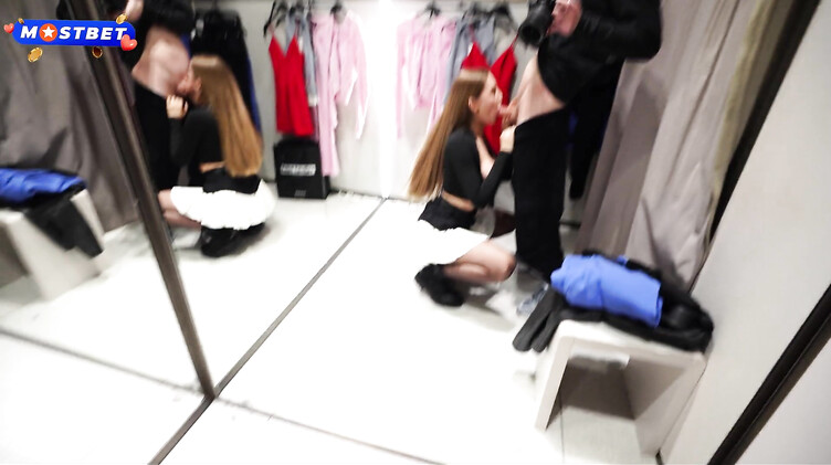 Kiraxxcherry: Сочно отсосала и глотнула сперму в примерочной торгового центра