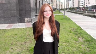 Парень запикапил и трахнул русскую учительницу младших классов