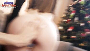 Новогодняя домашка с отсосом и спермой на сиськах