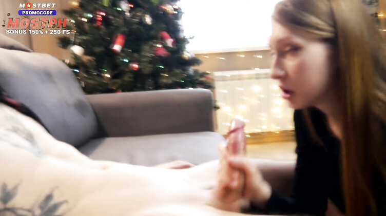 Новогодняя домашка с отсосом и спермой на сиськах