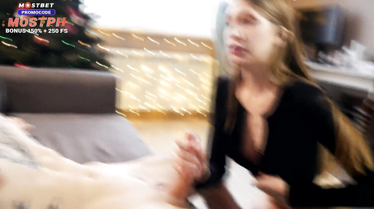 Новогодняя домашка с отсосом и спермой на сиськах