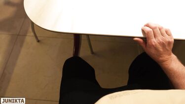 Отчим грубо трахнул на кухне татуированную падчерицу неформалку