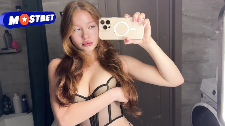 Венозный член в киске Лиззи Вайлд после глубокого минета в ванной