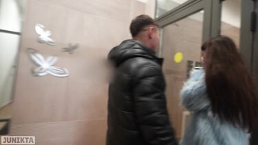Публичное порно с русской бездомной в лифте и в подъезде