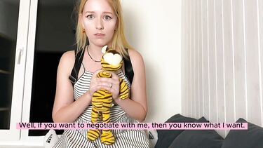 Отчим прожаривает раком падчерицу, наказывая за плохие оценки