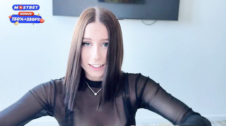 Строгий отчим дерет голубоглазую падчерицу в откровенном наряде