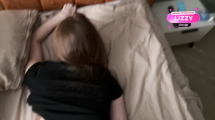 Разбудил спящую сестру касанием хуя по губам и наполнил ее киску спермой