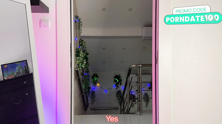 Нашла на сайте знакомств парня с 30-сантиметровым членом