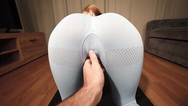 Наполнил под завязку пизду любительницы йоги