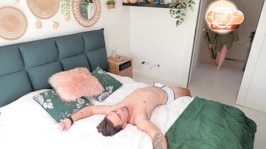 Накормила спящего пиздой в фейсситтинге перед трахом