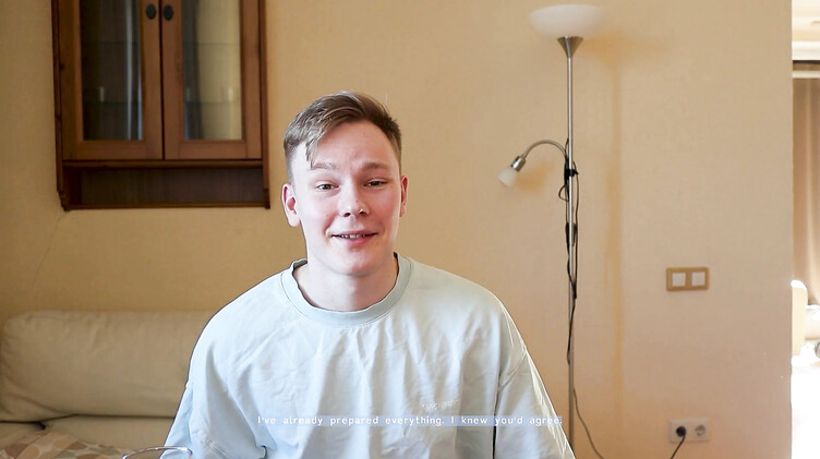 Села на бутылку ради парня перед трахом во все щели