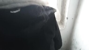 За деньги трахнул школьницу в подъезде