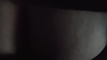 В подъезде: За деньги трахнул школьницу в подъезде