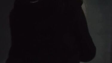 За деньги трахнул школьницу в подъезде