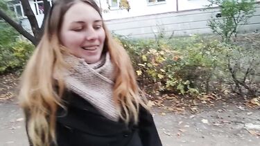 За деньги трахнул школьницу в подъезде