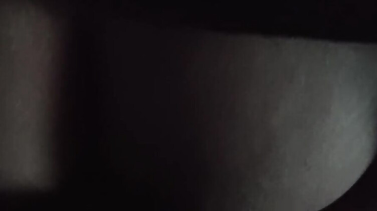 За деньги трахнул школьницу в подъезде