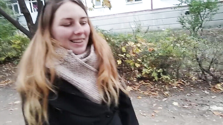 В одежде: За деньги трахнул школьницу в подъезде