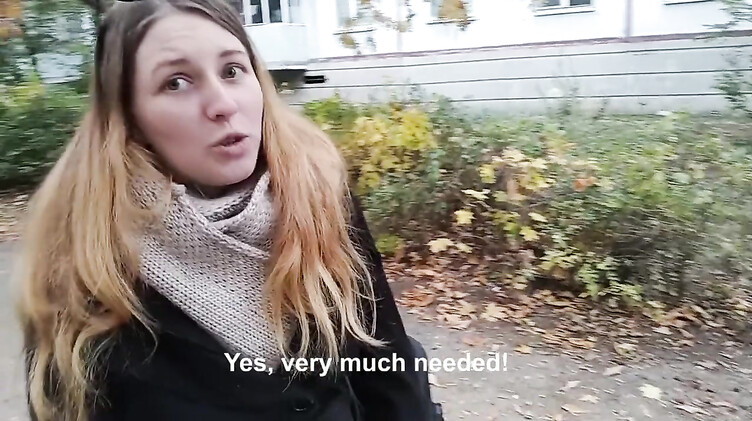 Школьница: За деньги трахнул школьницу в подъезде