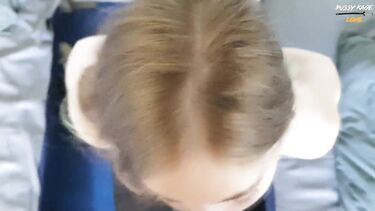 Девчонка подросток отсосала в поезде член симпатичного попутчика