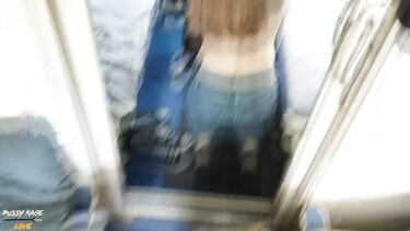 Девчонка подросток отсосала в поезде член симпатичного попутчика