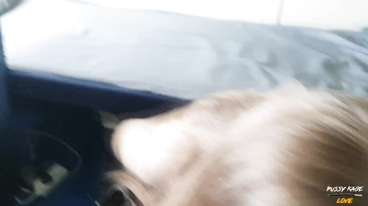 Девчонка подросток отсосала в поезде член симпатичного попутчика