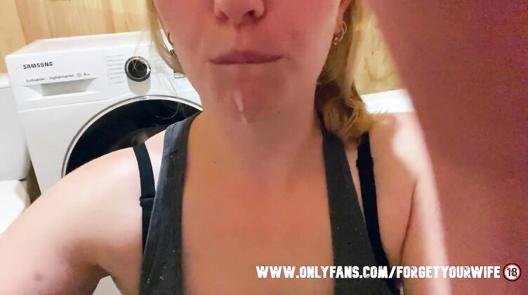 Жена трахается с любовником на даче, муж поглядывает и дрочит