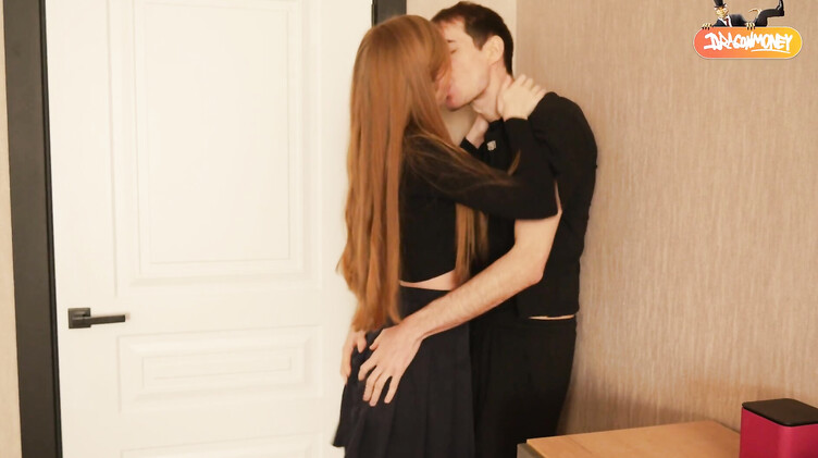 Парень познакомился на вечеринке и трахнул молодую рыжую девушку