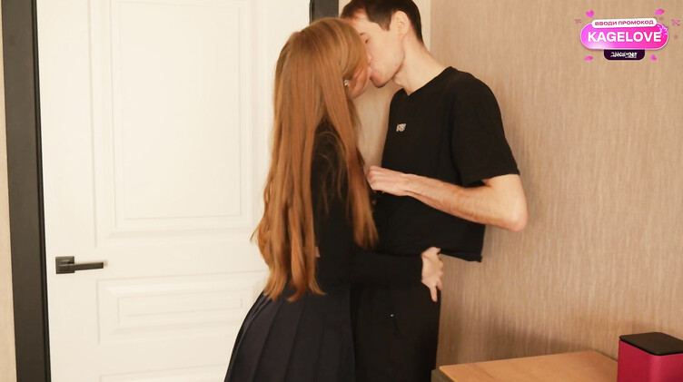 Парень познакомился на вечеринке и трахнул молодую рыжую девушку