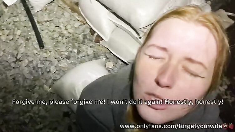 Начальник охраны поймал и трахнул воровку на складе