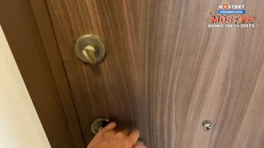 Ради жилья сосет член и ебется со сводным братом