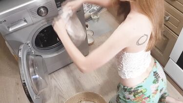 Трах раком с застрявшей в стиралке худощавой москвичкой