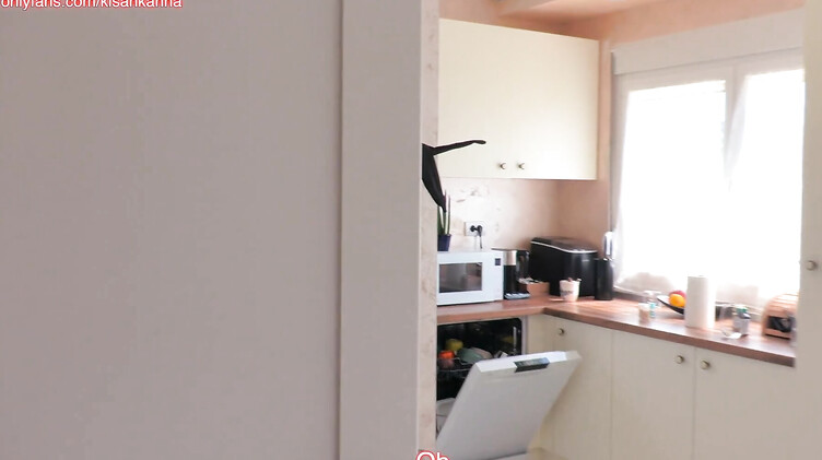 Нимфоманка сдала в аренду дом и трахнулась с жильцом