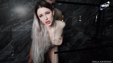 Опять оплачивает отсосом свою часть за аренду квартиры