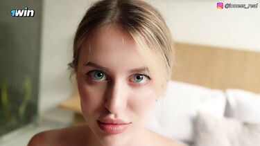 Отодрал сводную сестру, возбудившись от чулок на ее ножках