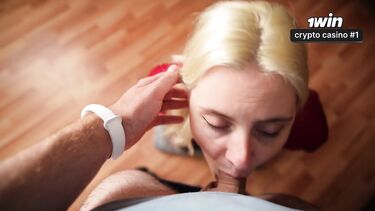 Курьер привез цветы и получил минет и трах вместо чаевых