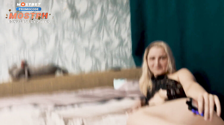 Снял в спортзале девку и наказал еблей за курение